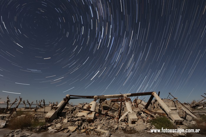 FOTOESCAPE TRAZA DE ESTRELLAS EN LAS RUINAS DE EPECUEN Y EN LAS SIERRAS DE CURA-MALAL.